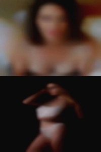 I'm a nude petite curvy woman.